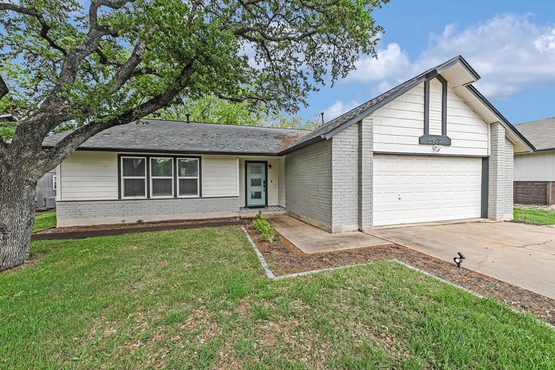 Virtual tour of 9012 Texas Oaks DR