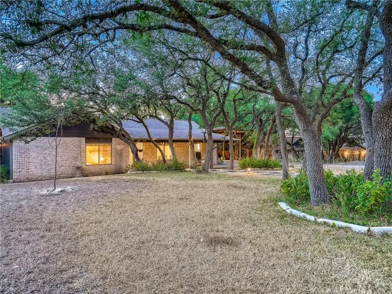 Virtual tour of 902 Valley View DR