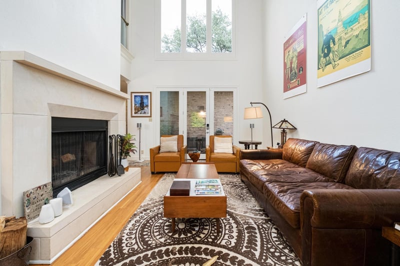 Virtual tour of 902 W 18th St Unit #B