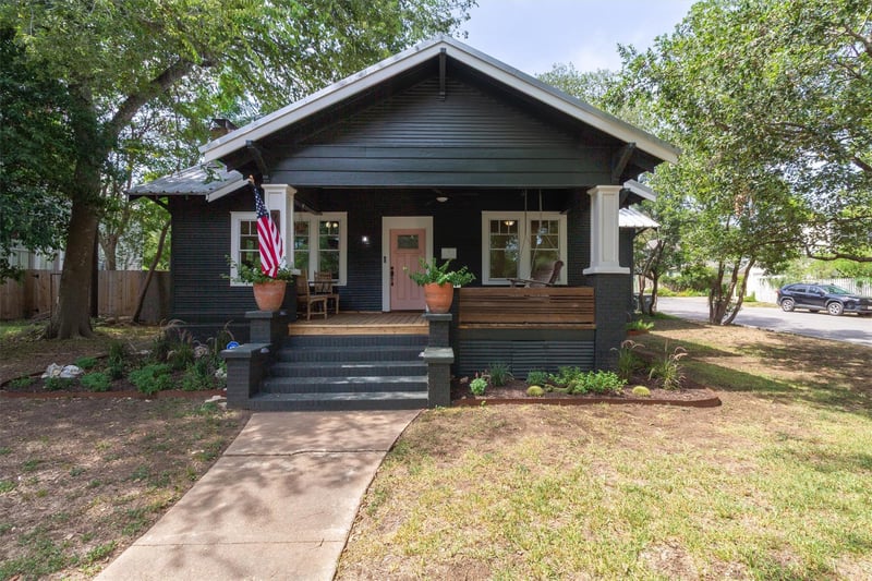 Virtual tour of 902 W Hopkins ST