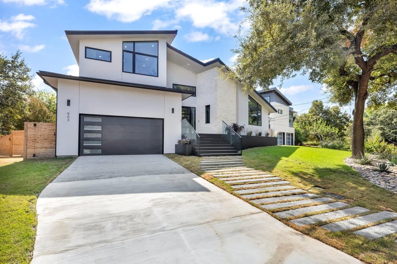 Virtual tour of 903 Bluebonnet LN