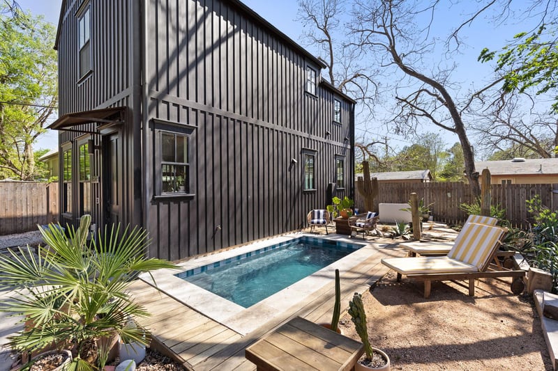 Virtual tour of 903 Mansell Ave Unit #B