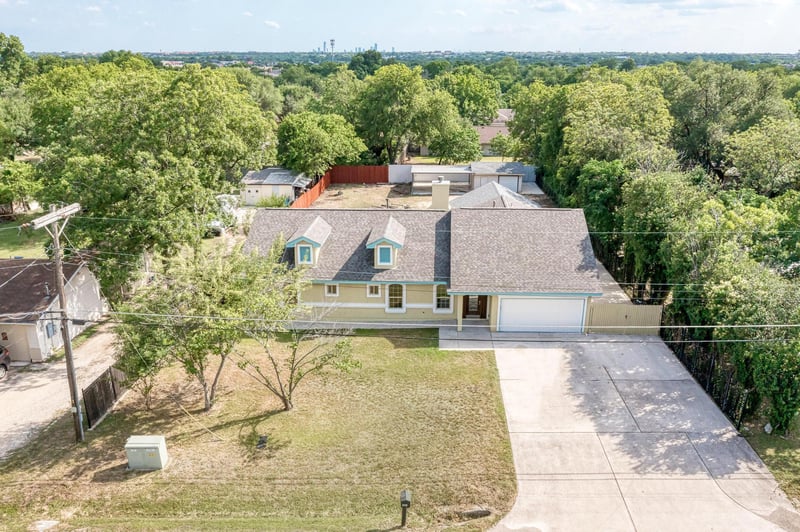 Virtual tour of 903 N Neans DR