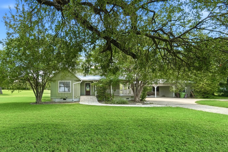 Virtual tour of 903 Summit Cres