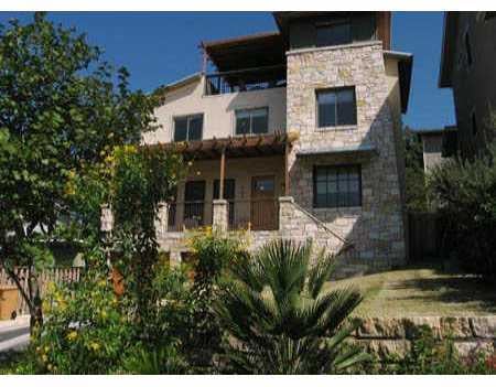 Virtual tour of 904 E Live Oak ST