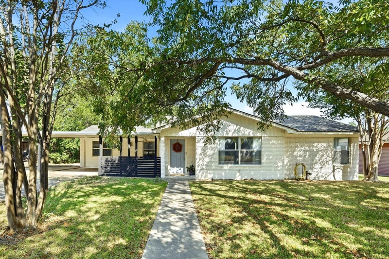 Virtual tour of 904 Kirk St