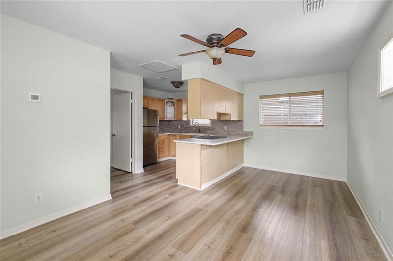 Virtual tour of 904 Post Oak ST Unit #A