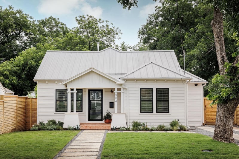 Virtual tour of 904 W Monroe ST