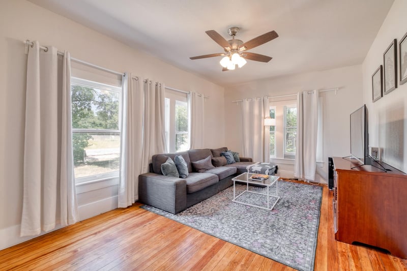 Virtual tour of 905 Bellview Ave