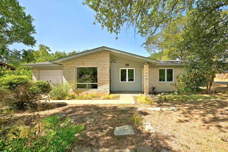Virtual tour of 905 Emerald Wood DR