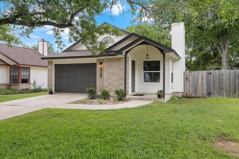 Virtual tour of 905 Greenbriar LOOP