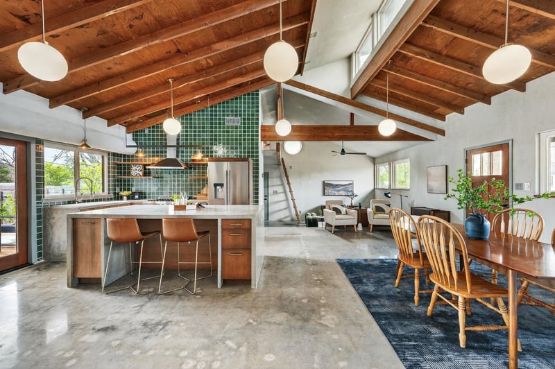 Virtual tour of 905 Payne Ave