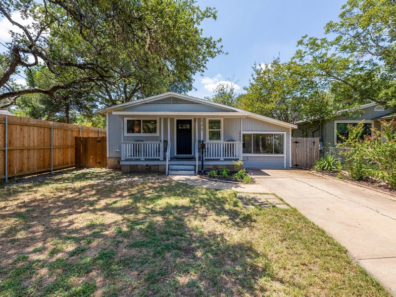 Virtual tour of 905 W Live Oak ST
