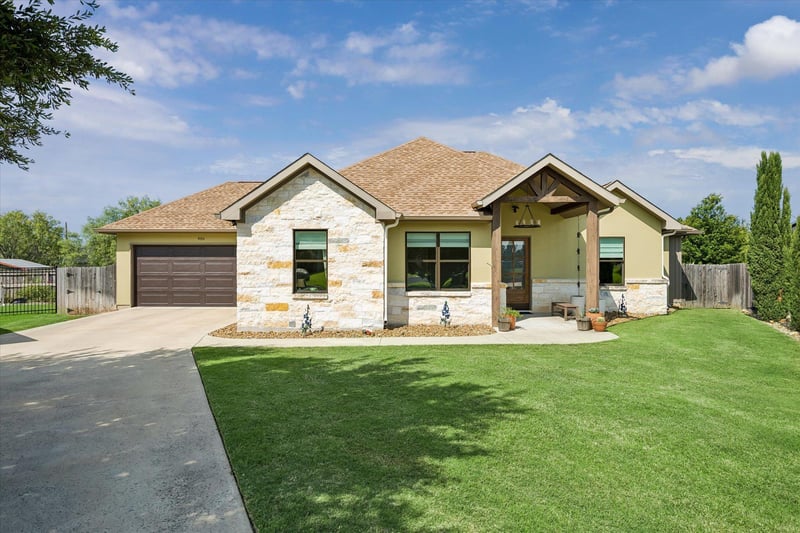 Virtual tour of 906 Canyon Oak CIR