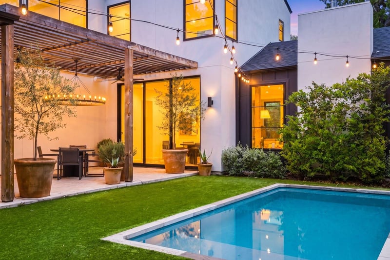 Virtual tour of 907 Karen Ave