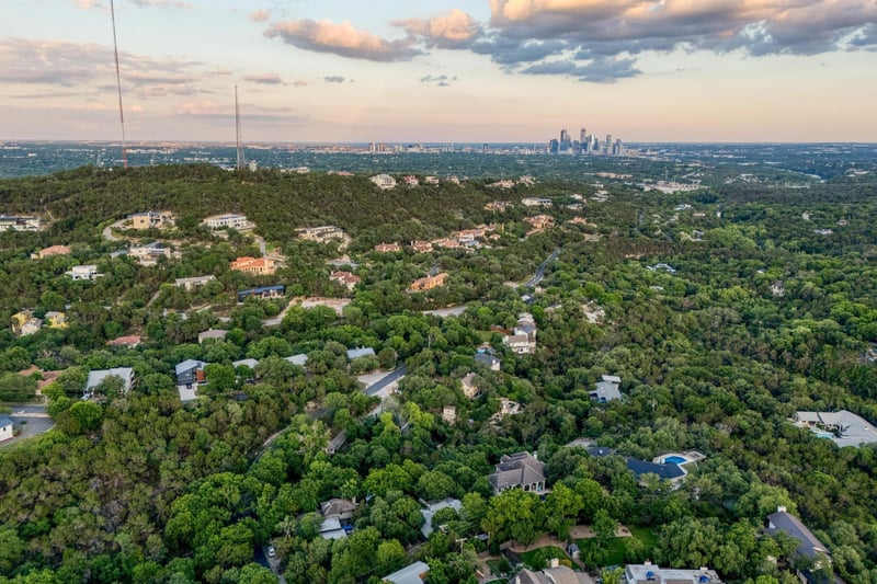 Virtual tour of 907 The High RD