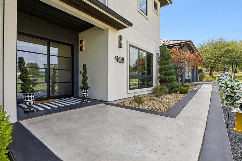 Virtual tour of 908 Cypress Grove Dr
