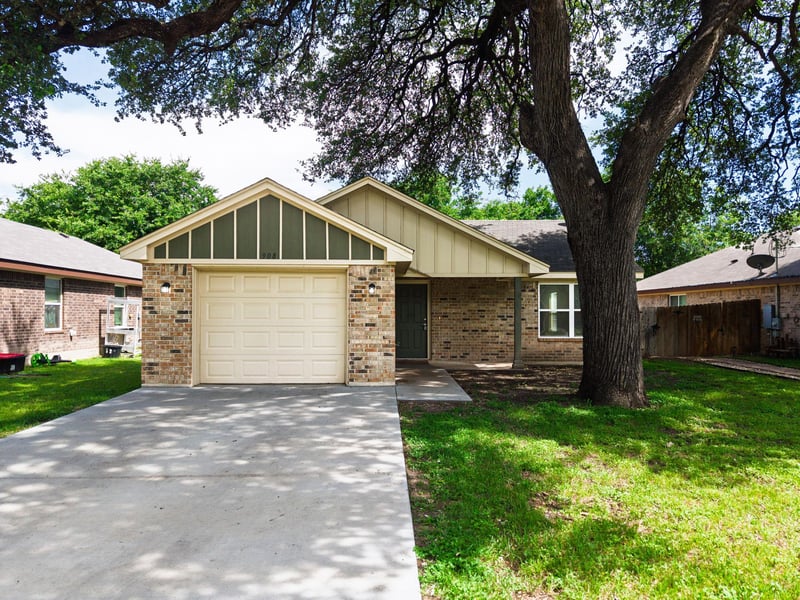 Virtual tour of 908 E Avenue B