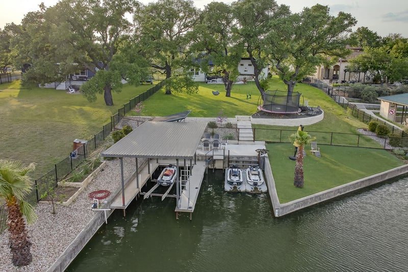 Virtual tour of 909 Belaire DR