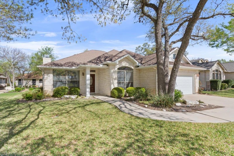 Virtual tour of 909 Big Thicket St