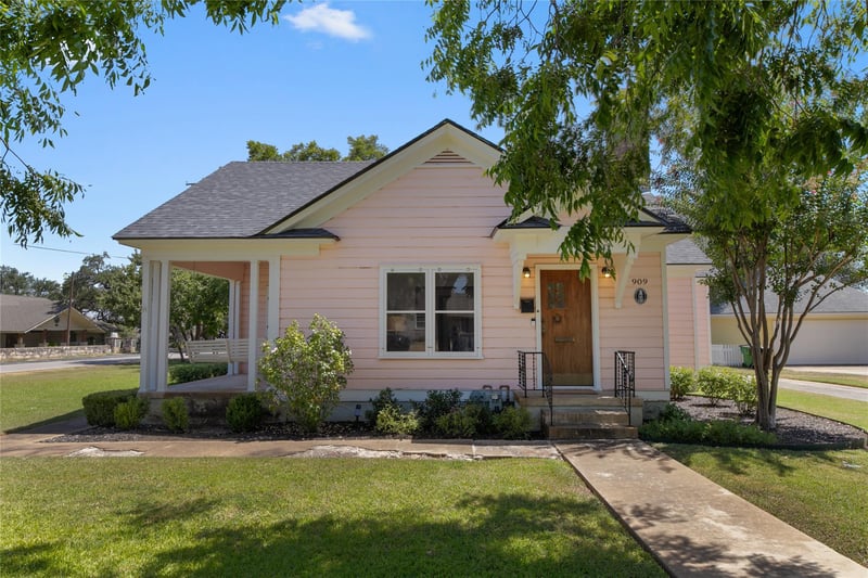Virtual tour of 909 E Liberty Ave