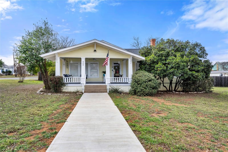 Virtual tour of 909 Flag ST