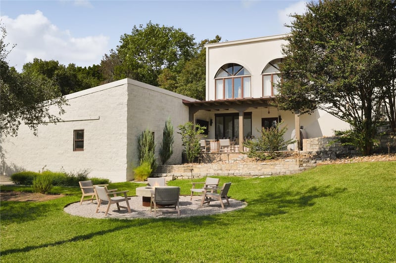 Virtual tour of 909 Live Oak Ridge RD
