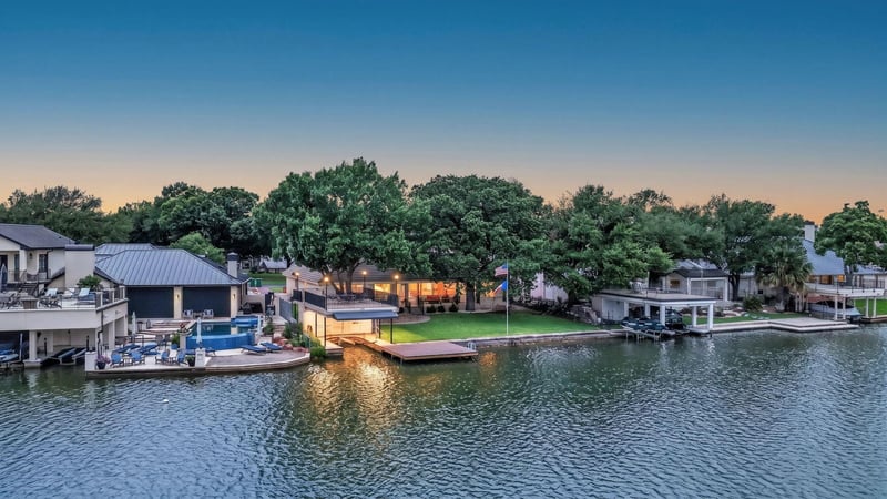 Virtual tour of 909 Red Sails DR