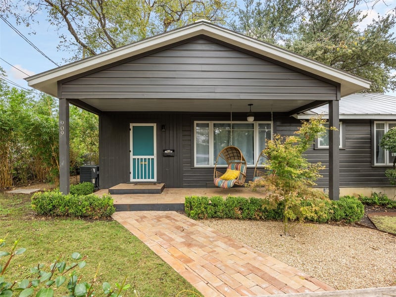 Virtual tour of 909 Shelley Ave