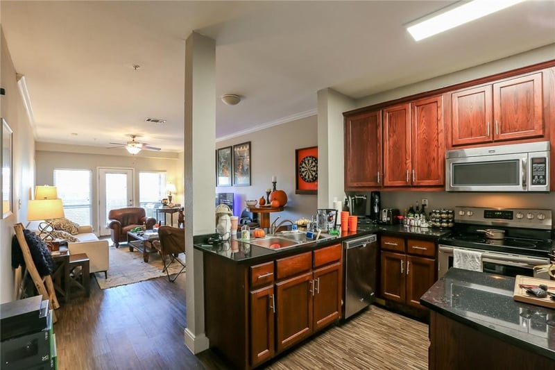 Virtual tour of 910 W 25th ST Unit #204