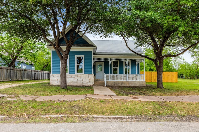 Virtual tour of 910 W 4th St