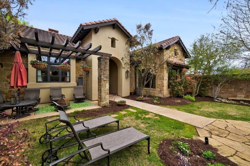 Virtual tour of 9100 Calera DR Unit #1