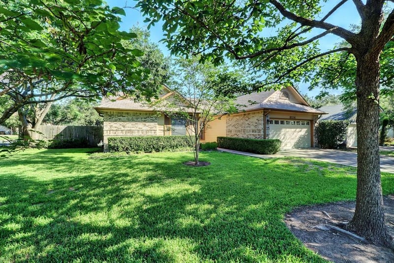 Virtual tour of 9114 Hazelhurst Dr
