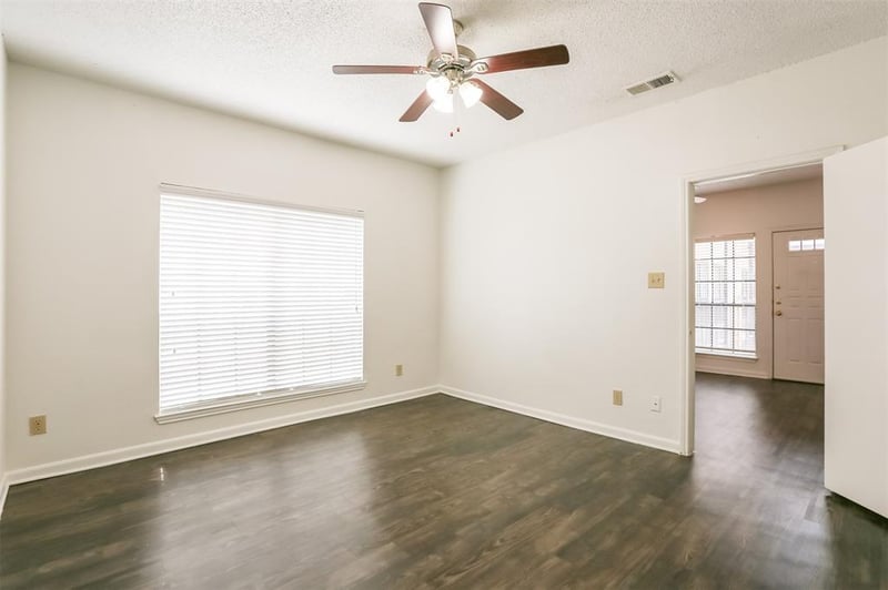 Virtual tour of 912 W 22nd St Unit #206