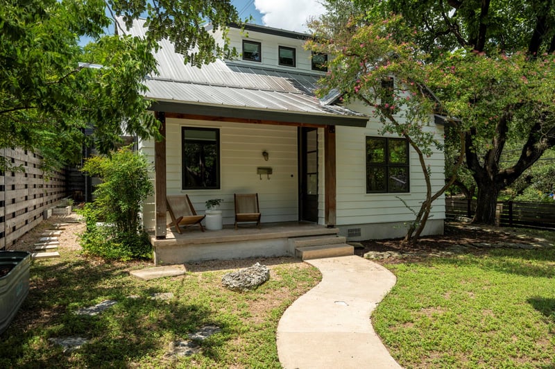Virtual tour of 913 Christopher ST