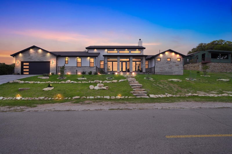 Virtual tour of 913 Larkhall DR