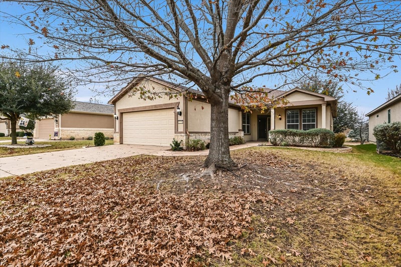 Virtual tour of 915 Apache Mountain Ln