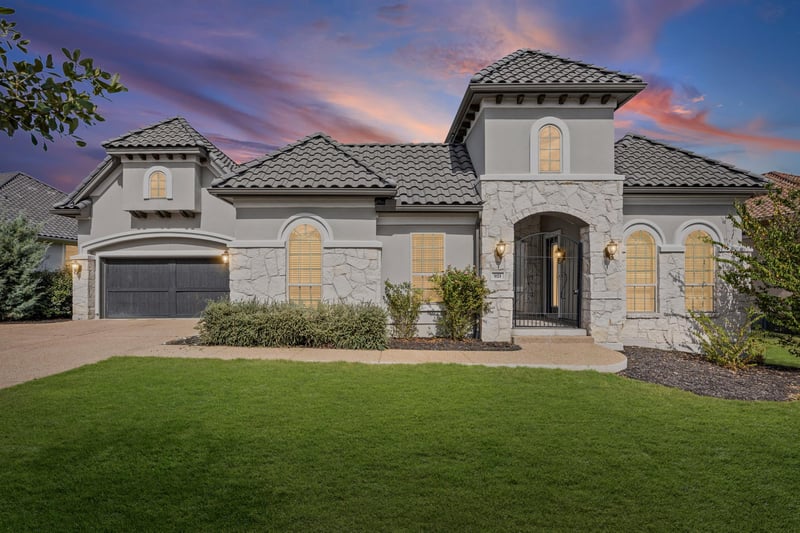 Virtual tour of 921 Morning Moon Cir