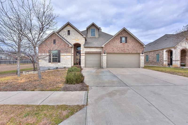 Virtual tour of 921 Wolcott Dr