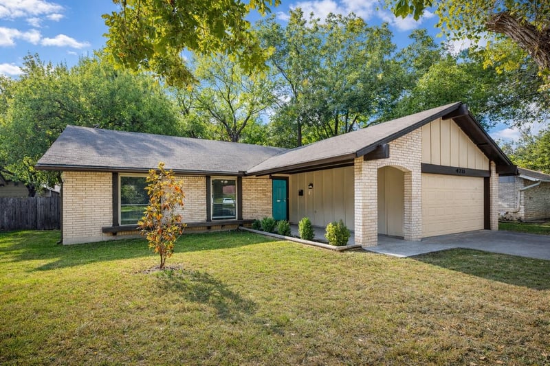 Virtual tour of 9215 Hunters TRCE