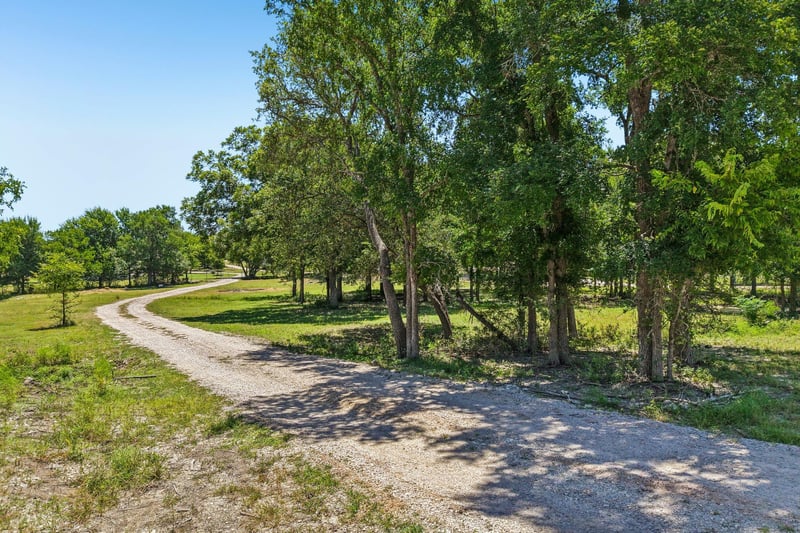 Virtual tour of 9240 County Road 272