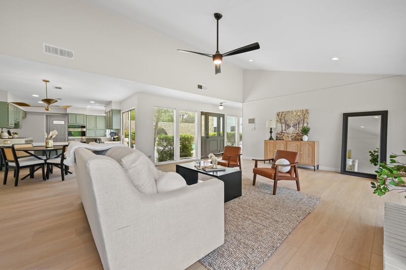 Virtual tour of 926 Lakeway Dr