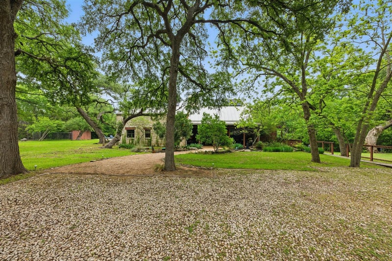 Virtual tour of 9304 Flintrock CIR