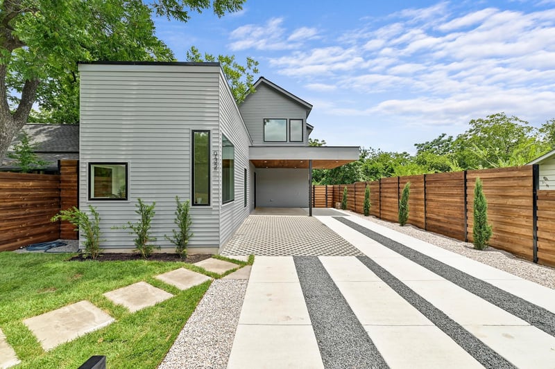 Virtual tour of 932 E 53rd ST