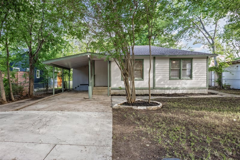 Virtual tour of 933 Haynes ST