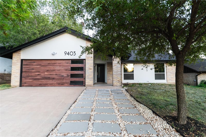 Virtual tour of 9403 Hunters TRCE