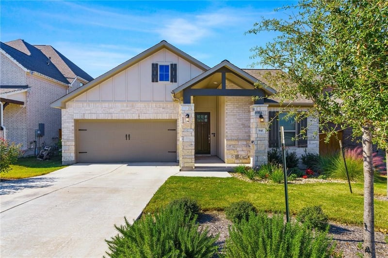 Virtual tour of 941 Del Raphael Dr
