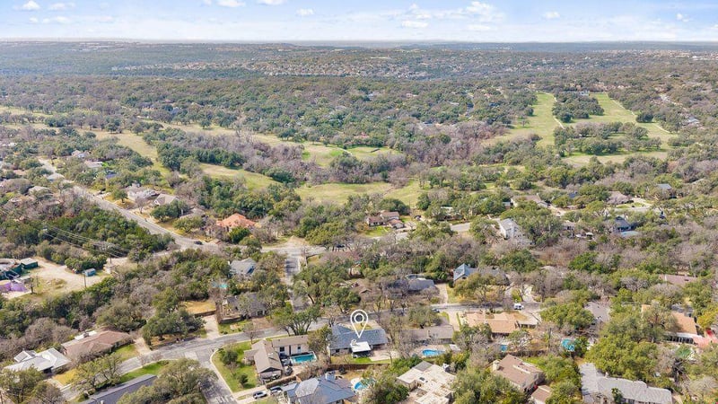 Virtual tour of 9421 Spring Hollow DR