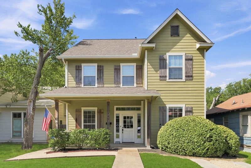 Virtual tour of 943 E 50th ST