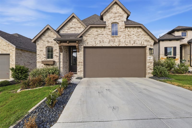 Virtual tour of 945 Easy Gruene DR